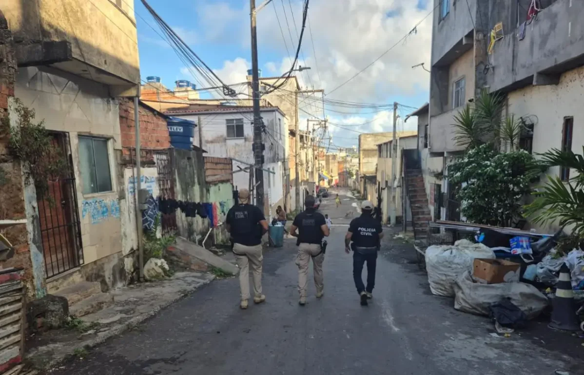 Dois investigados por organização criminosa, tráfico de drogas e lavagem de capitais são presos em Salvador Dois investigados por organização criminosa, tráfico de drogas e lavagem de capitais são presos em Salvador