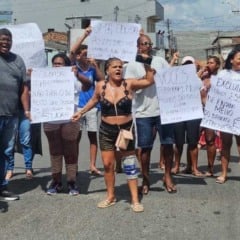 Pais protestam contra fechamento do Col&eacute;gio Estadual Imaculada Concei&ccedil;&atilde;o | Foto: Paulo Jos&eacute;/ Acorda Cidade