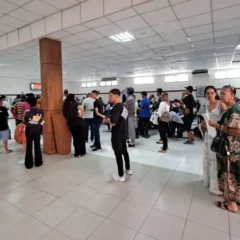 Alta demanda no SAC forma longas filas e deixa moradores sem atendimento