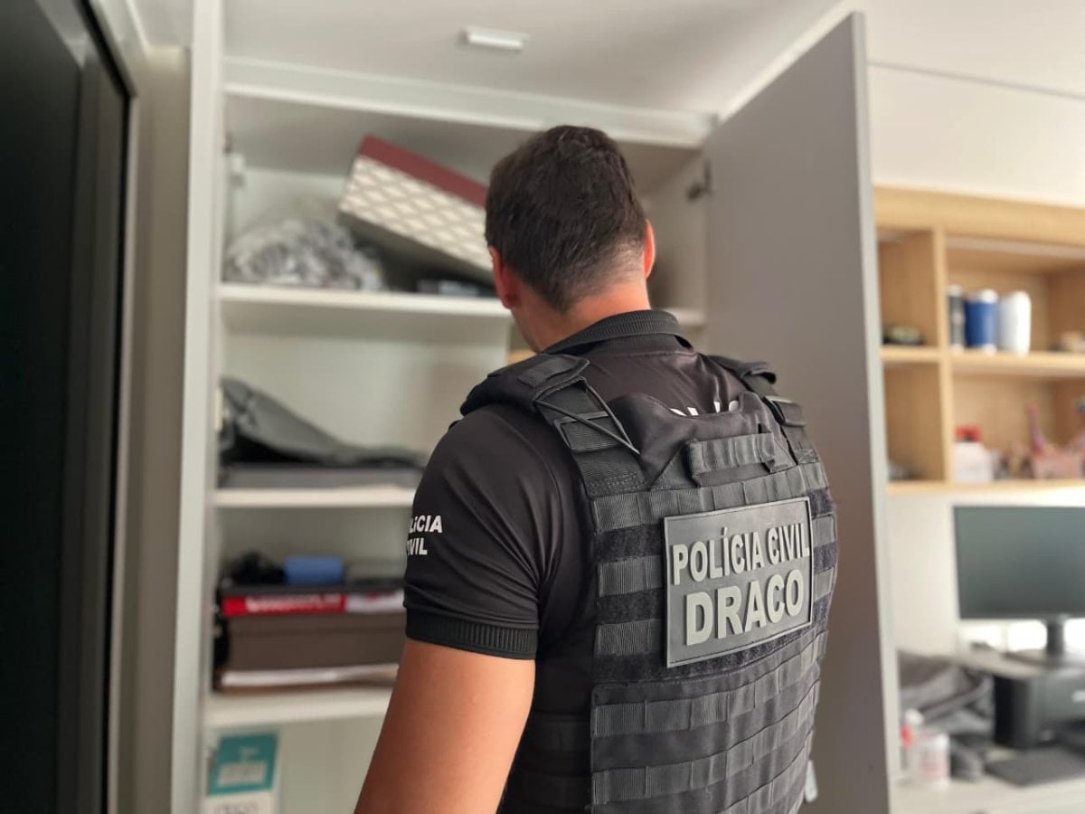 Suspeita de fraude em contratos de tecnologia é alvo de ações da Polícia Civil em Feira de Santana | Foto: Filipe Conceição e Lucas Cerqueira/ Ascom PCBA Suspeita de fraude em contratos de tecnologia é alvo de ações da Polícia Civil em Feira de Santana | Foto: Filipe Conceição e Lucas Cerqueira/ Ascom PCBA