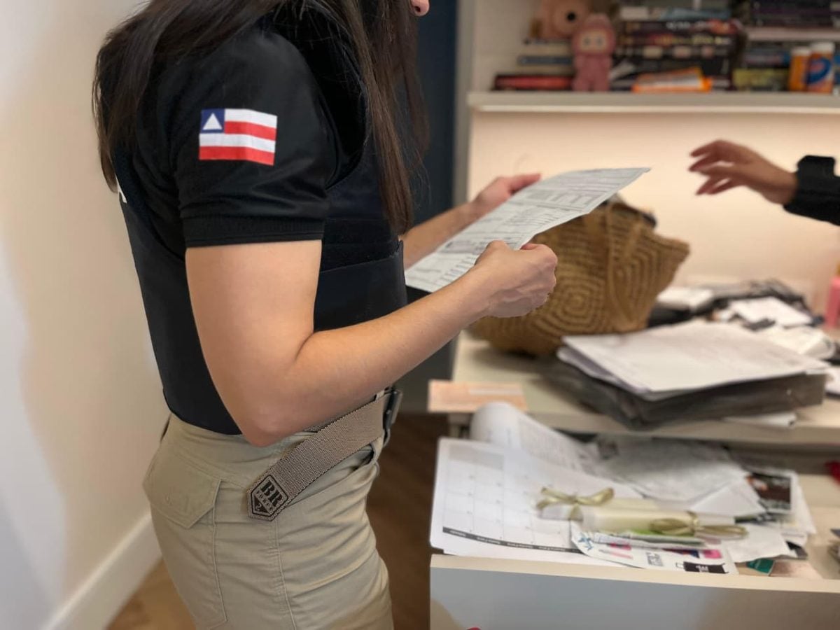 Suspeita de fraude em contratos de tecnologia é alvo de ações da Polícia Civil em Feira de Santana | Foto: Filipe Conceição e Lucas Cerqueira/ Ascom PCBA Suspeita de fraude em contratos de tecnologia é alvo de ações da Polícia Civil em Feira de Santana | Foto: Filipe Conceição e Lucas Cerqueira/ Ascom PCBA