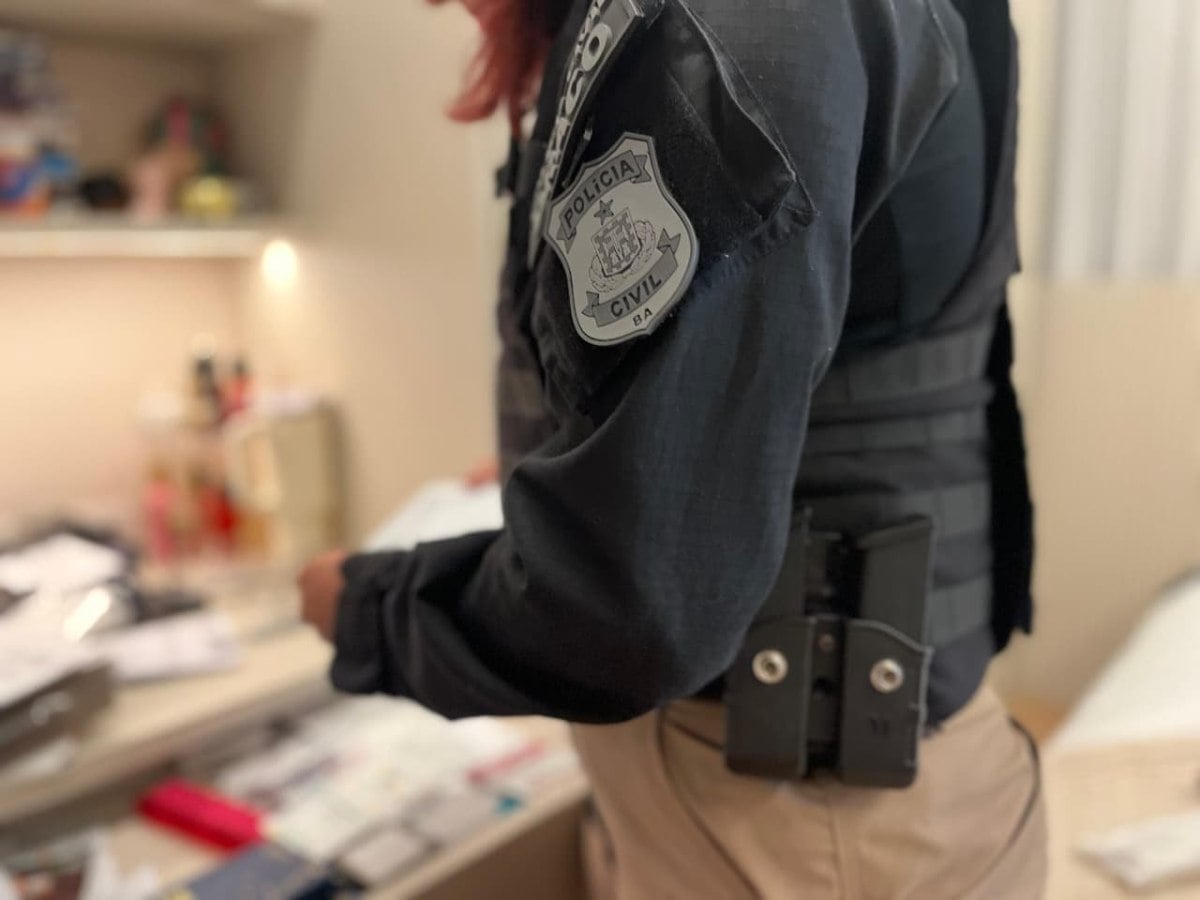 Suspeita de fraude em contratos de tecnologia é alvo de ações da Polícia Civil em Feira de Santana | Foto: Filipe Conceição e Lucas Cerqueira/ Ascom PCBA Suspeita de fraude em contratos de tecnologia é alvo de ações da Polícia Civil em Feira de Santana | Foto: Filipe Conceição e Lucas Cerqueira/ Ascom PCBA