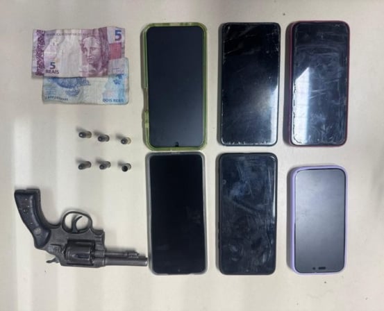 Passageiros de van são assaltados em Feira de Santana