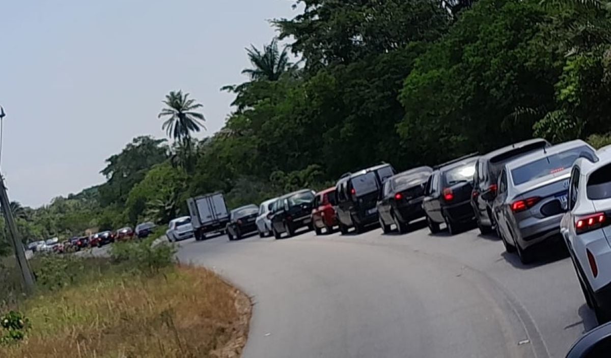 Trânsito na estrada de saubara Trânsito na estrada de saubara