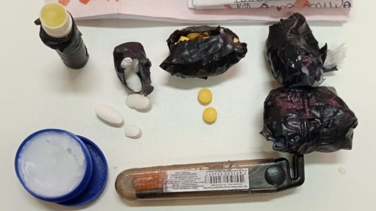 Material apreendido homem tenta entrar no conjunto penal de Salvador