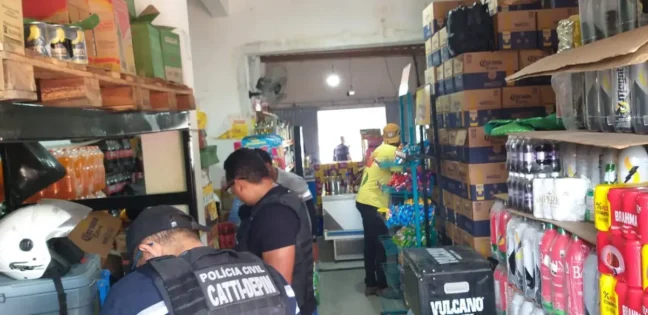 Suspeito de vender bebidas adulteradas com metanol comprou material em distribuidoras de Feira de Santana