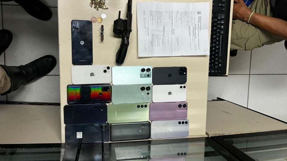 Material apreendido com suspeito Material apreendido com suspeito