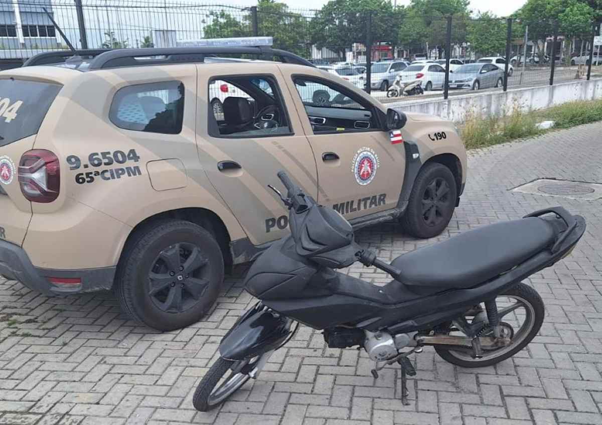 Adolescente é apreendido com moto roubada no Conjunto Feira IV
