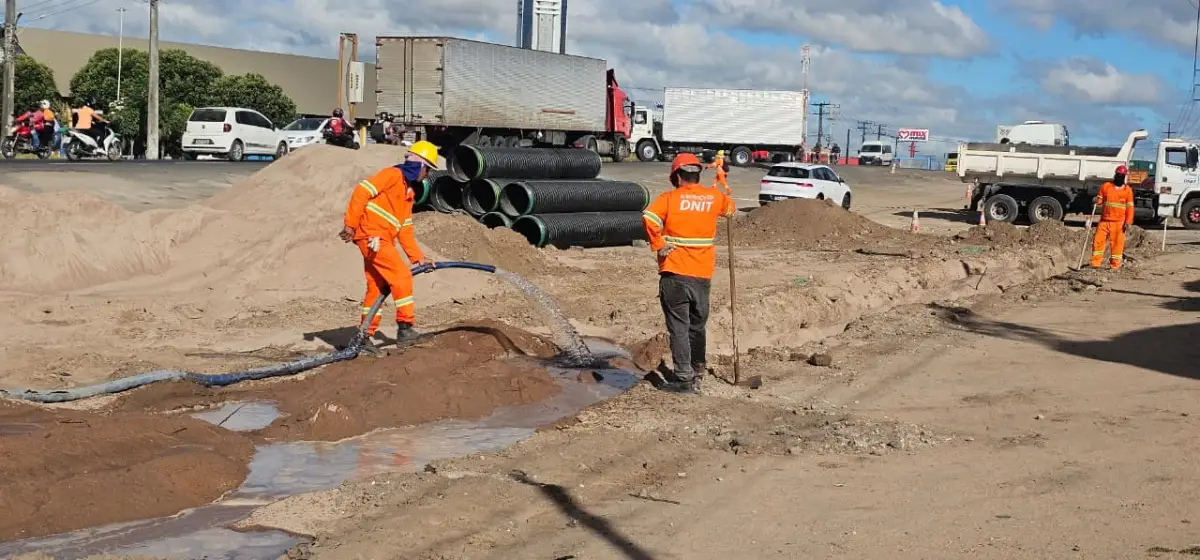 Obras de duplicação do Anel de Contorno avançam com serviços de drenagem em Feira de Santana