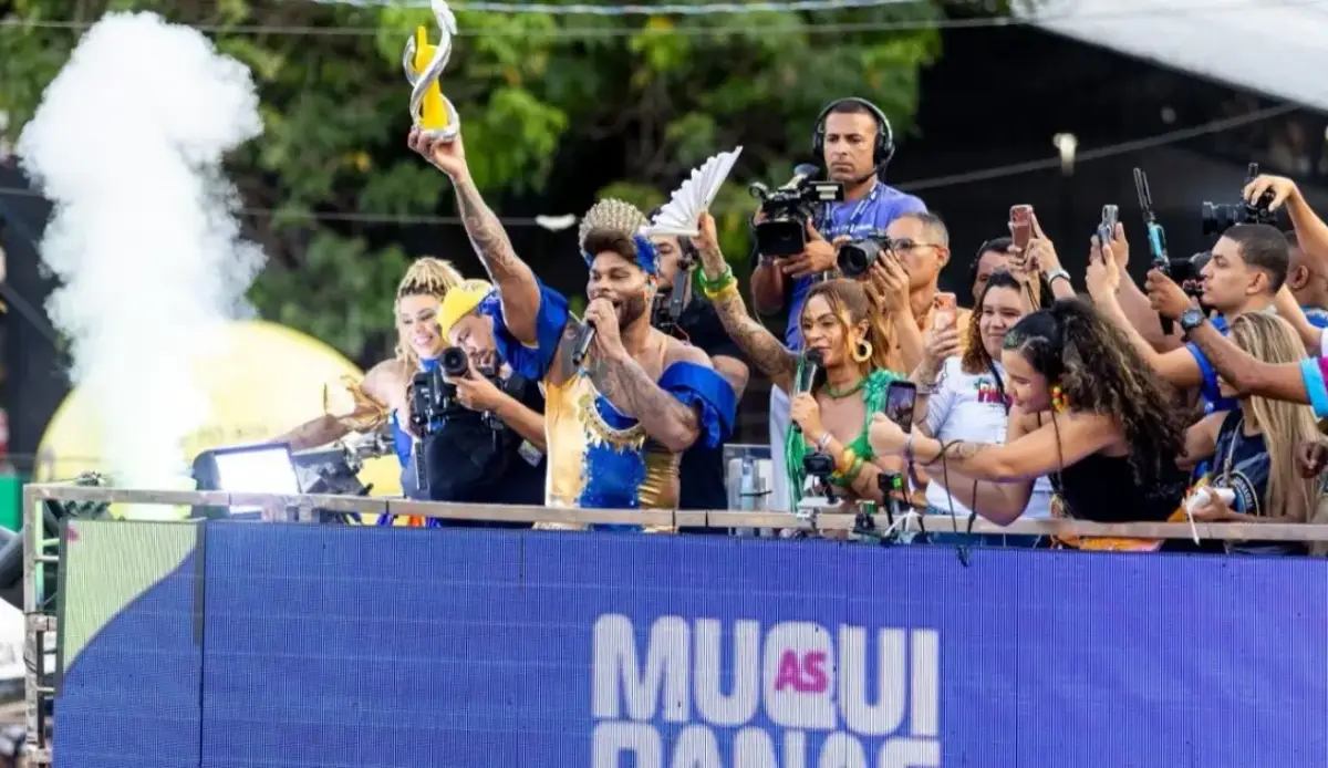 Tony Salles comemora prêmios de Melhor Música e Coreografia