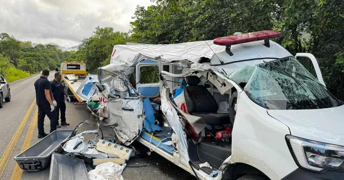 Três pessoas morrem após ambulância colidir com caminhão na BR-101; vítimas eram médico, técnica de enfermagem e acompanhante