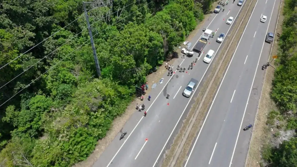 Carro com placa de Feira de Santana se envolve em acidente com quatro mortos e um ferido na Estrada do Coco