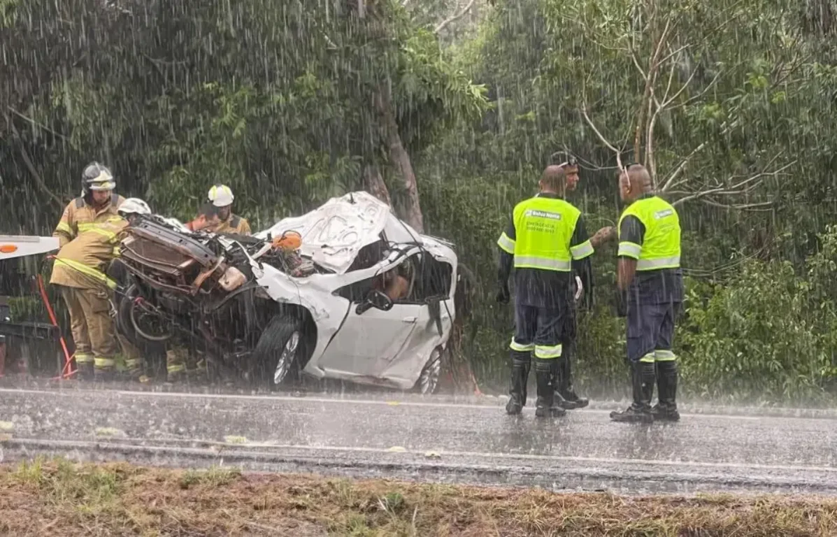 Carro com placa de Feira de Santana se envolve em acidente com quatro mortos e um ferido na Estrada do Coco