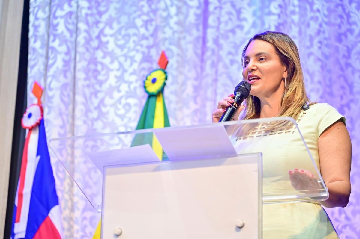 prefeita de Vitória da Conquista Sheila Lemos