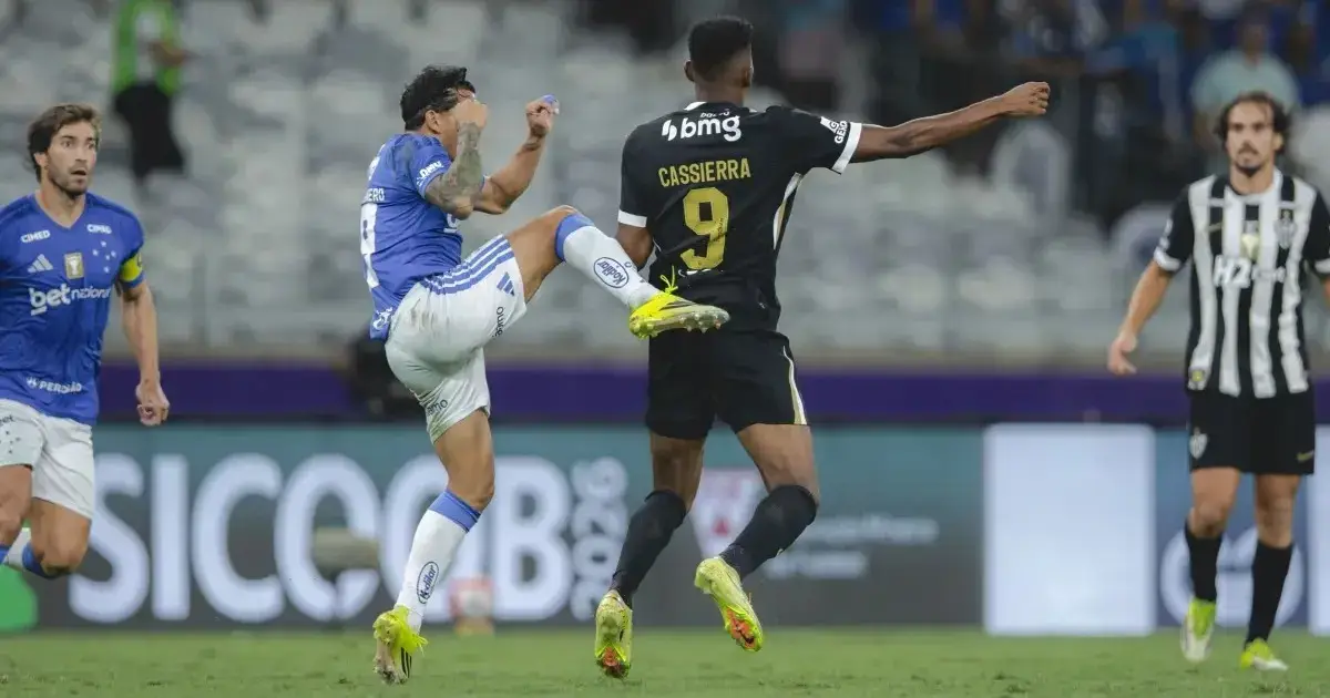 Jogadores de Cruzeiro e Atlético-MG entram em briga generalizada na final do Campeonato Mineiro