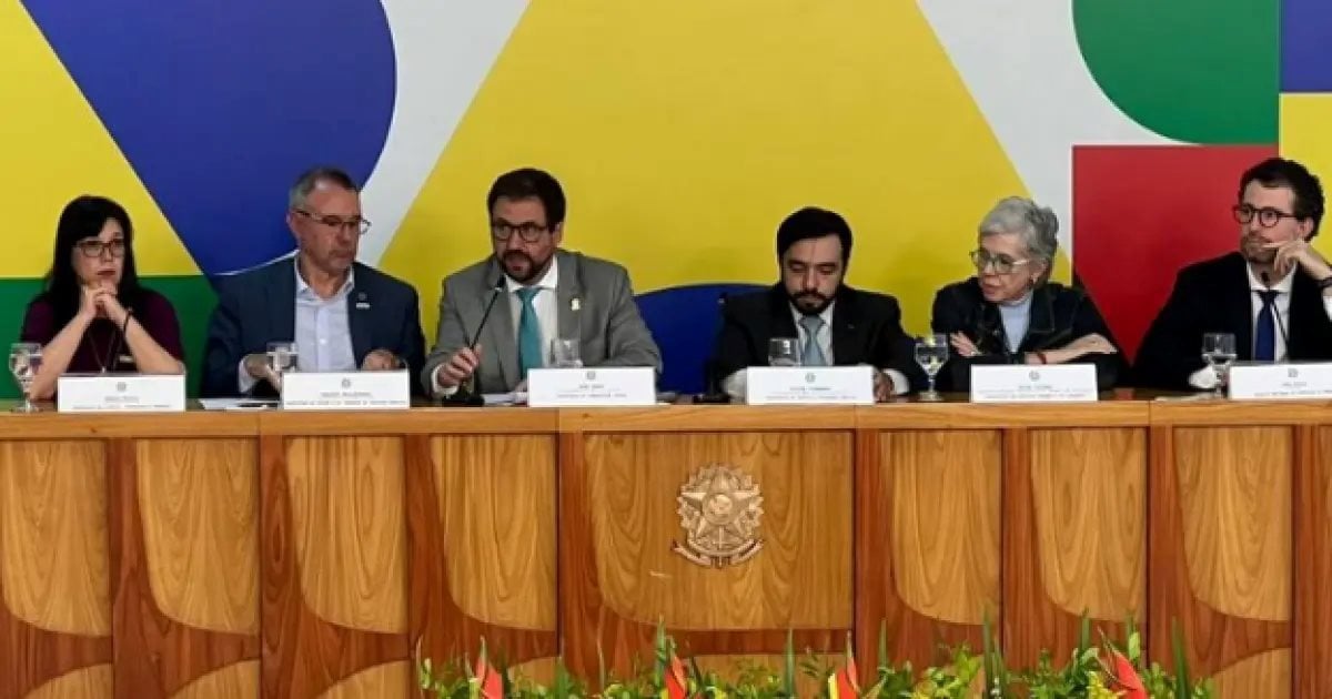 Decretos sobre ECA Digital