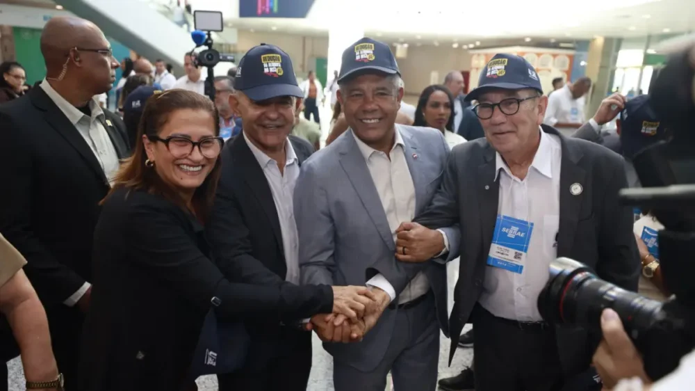 Governador participa de Encontro de Prefeitos e reforça união entre Estado e municípios baianos Governador participa de Encontro de Prefeitos e reforça união entre Estado e municípios baianos