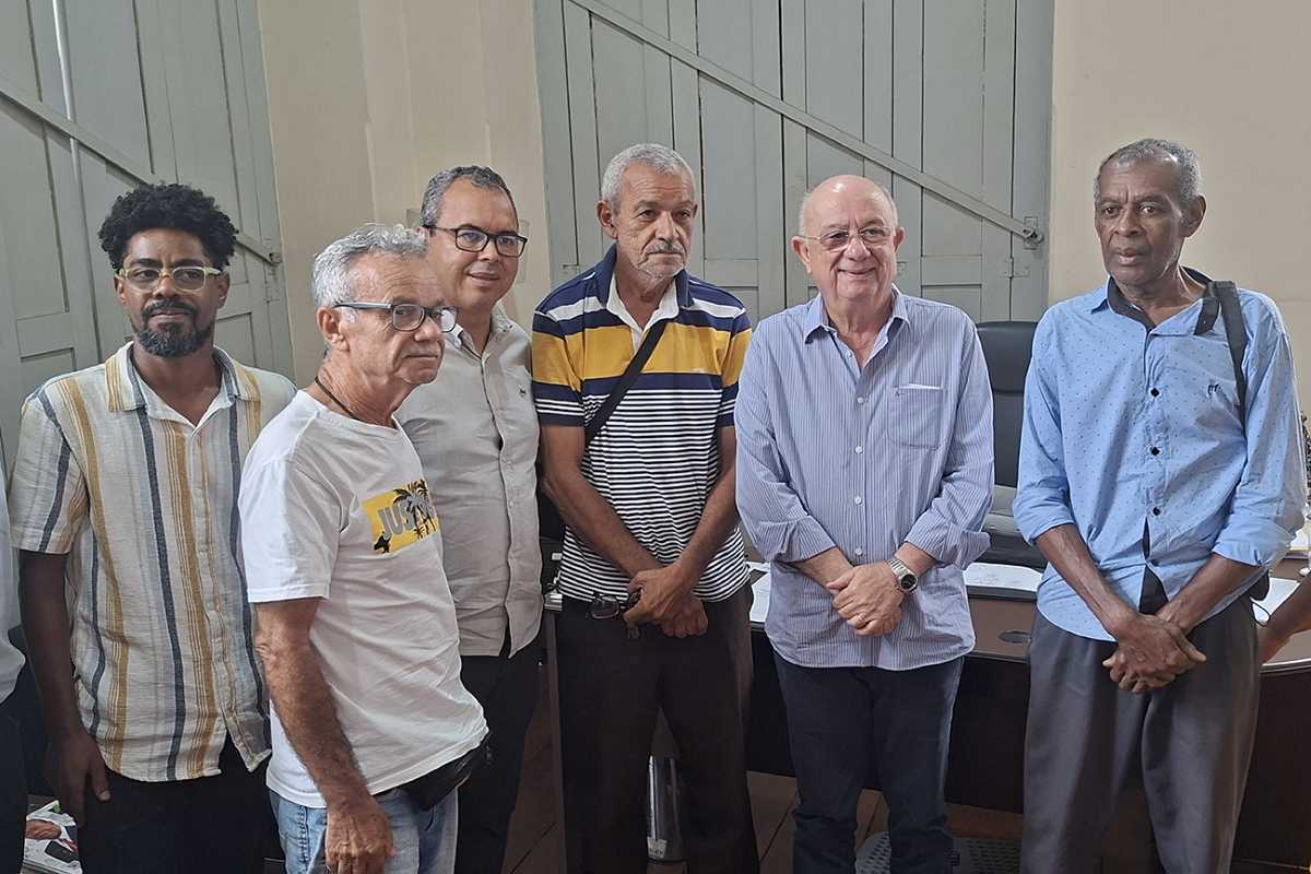 Reunião discute melhorias para espaço dos fotógrafos do lambe-lambe e preservação da tradição cultural