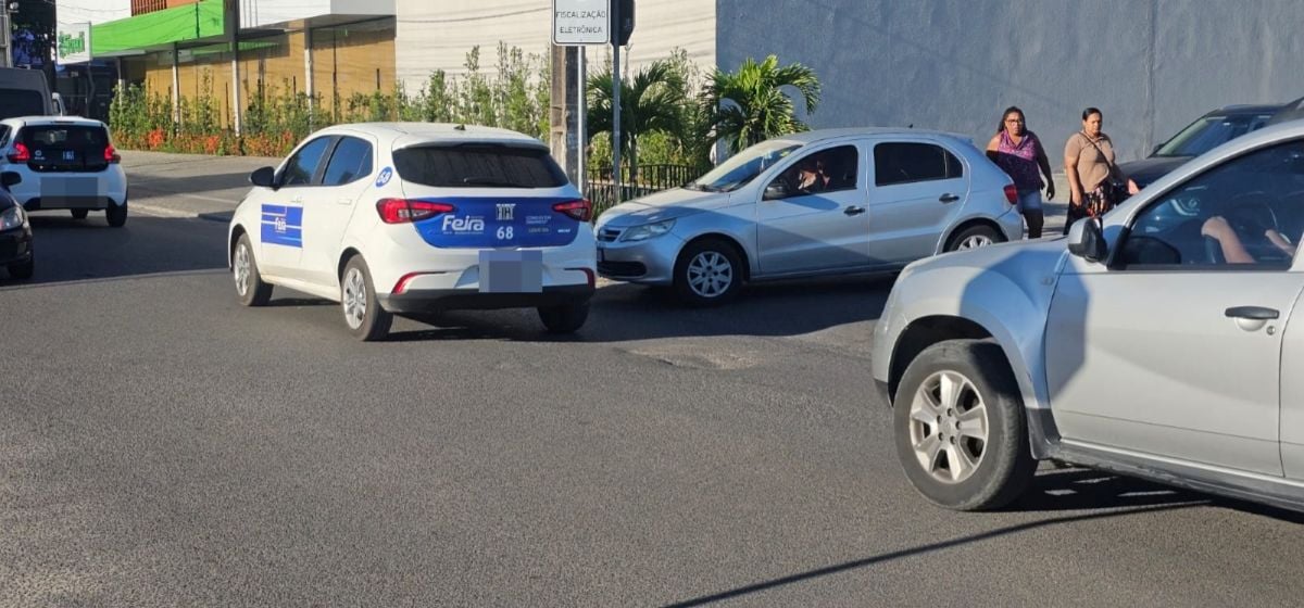carros veículos trânsito