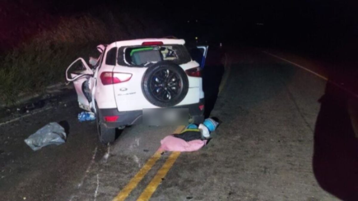 Os vítimas mortas e outras duas feridas estavam no carro modelo Eco Sport