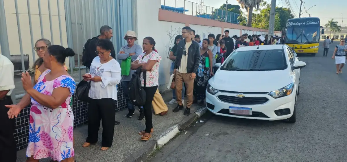 Filas longas no SAC da Rodoviária geram reclamações de usuários em Feira de Santana