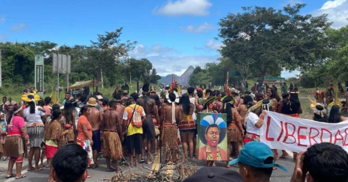 Indígenas liberam BR-101 após protesto contra prisão de cacique