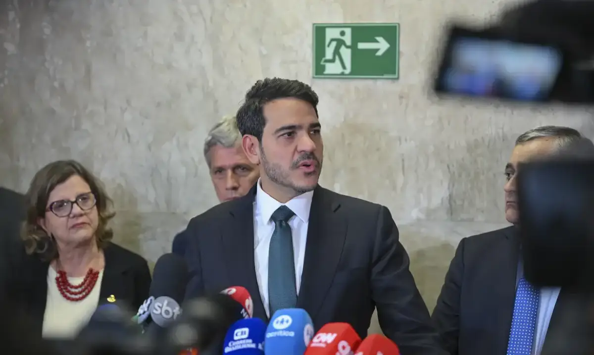 Após rejeição no Senado, Jorge Messias afirma: “Não é simples, mas aceito o resultado”