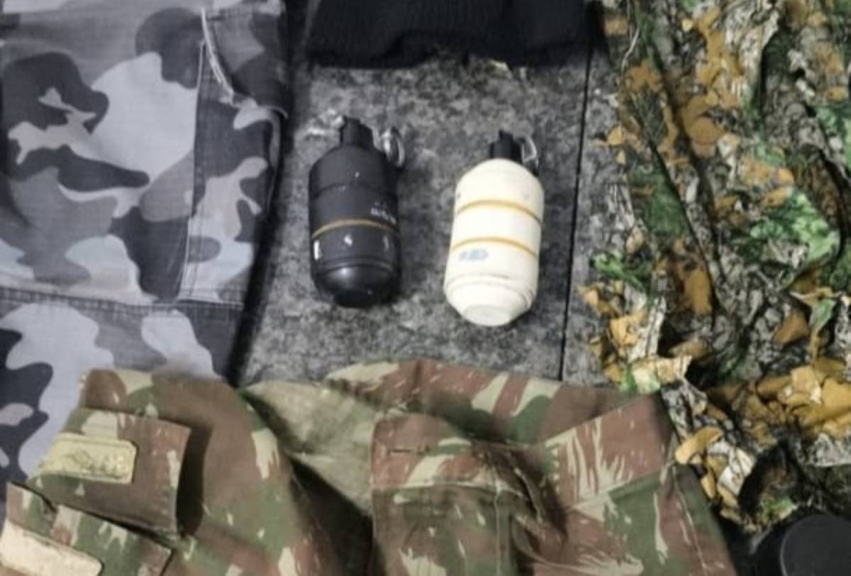 PM aprende granadas e munições e recupera veículo roubado em Salvador