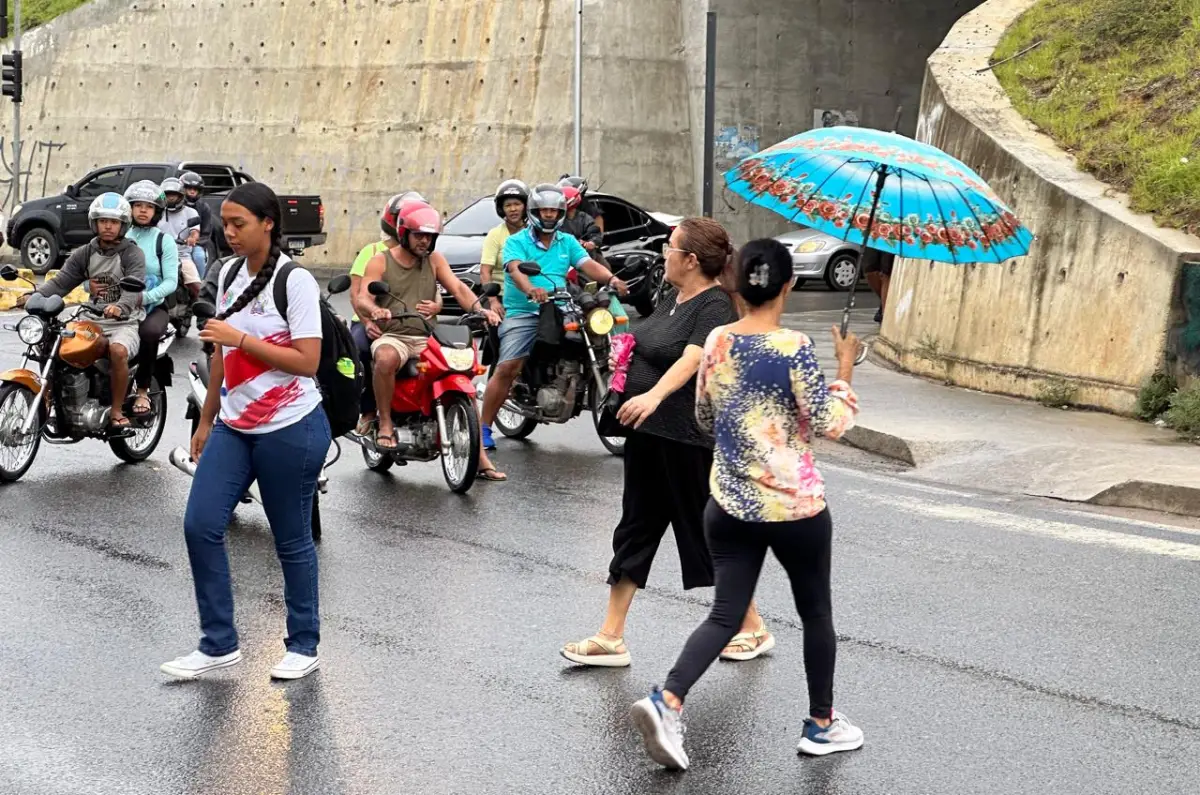 Moradores denunciam riscos diários no trânsito do bairro Sobradinho, em Feira de Santana