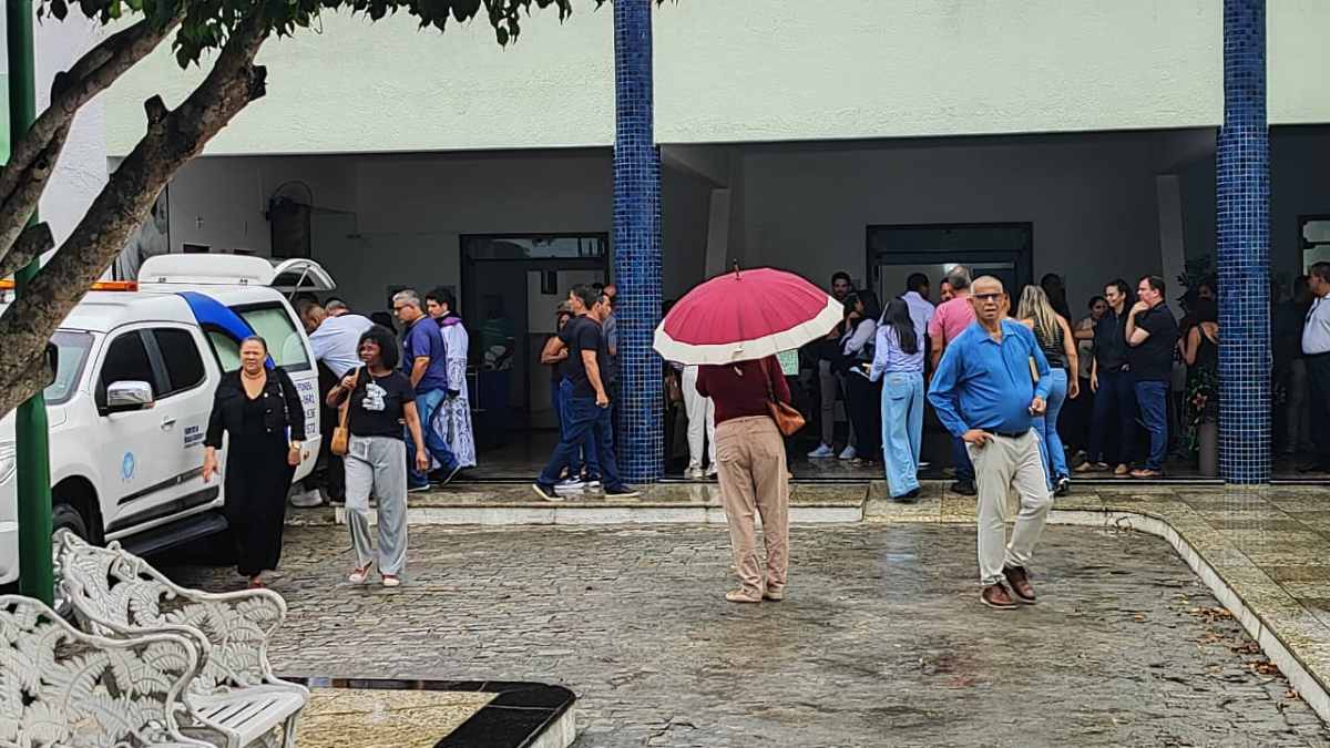 Sepultamento de Milene Silvana e Guilherme Dias, mortos após atropelamento