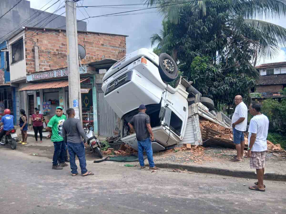 Acidente com Caminhão em Gandu