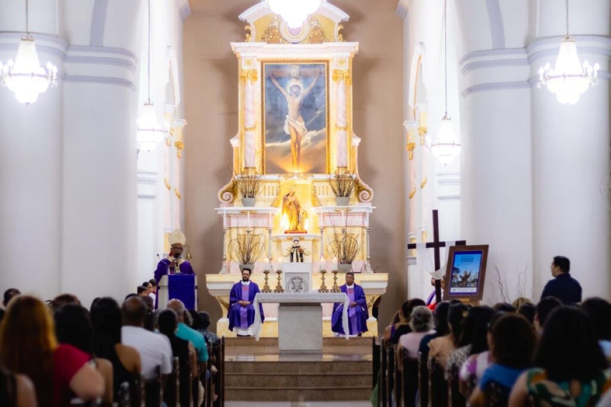 Arquidiocese de Feira de Santana e CNBB saem em defesa do Papa Leão XIV após ataques de Trump