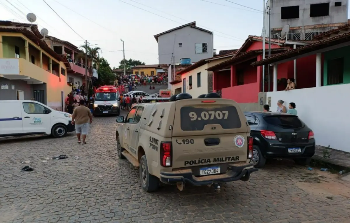 Avó e neto de 6 anos morrem após serem atropelados por carro em alta velocidade