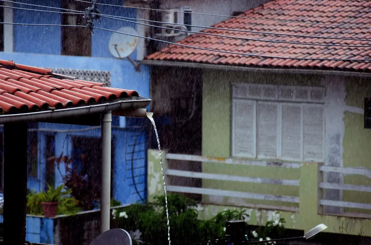 Chuvas intensas mantêm Salvador em alerta; acumulado já chega a 140 mm em 72h