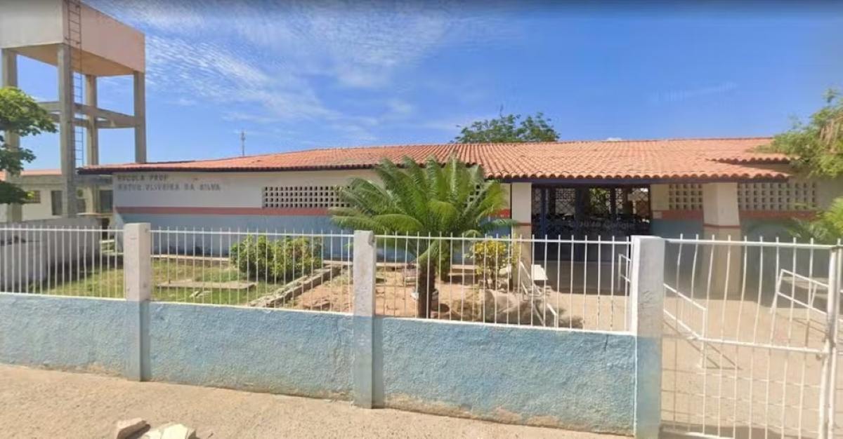 Professor de colégio estadual em Juazeiro é afastado após ficar nu durante aula