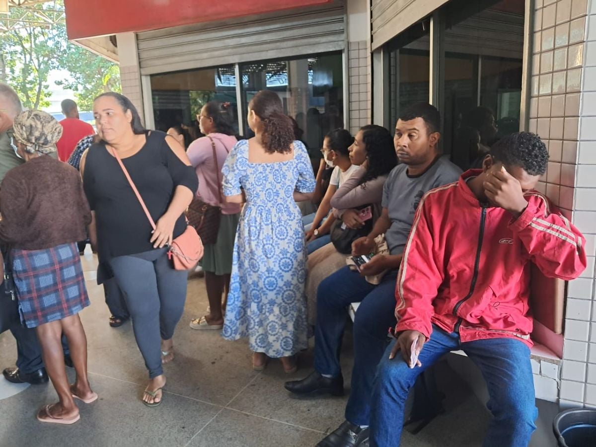 Fila no  SAC do cruzamento da Rua Dr. Olímpio Vital com a Rua Desembargador Felinto Bastos 