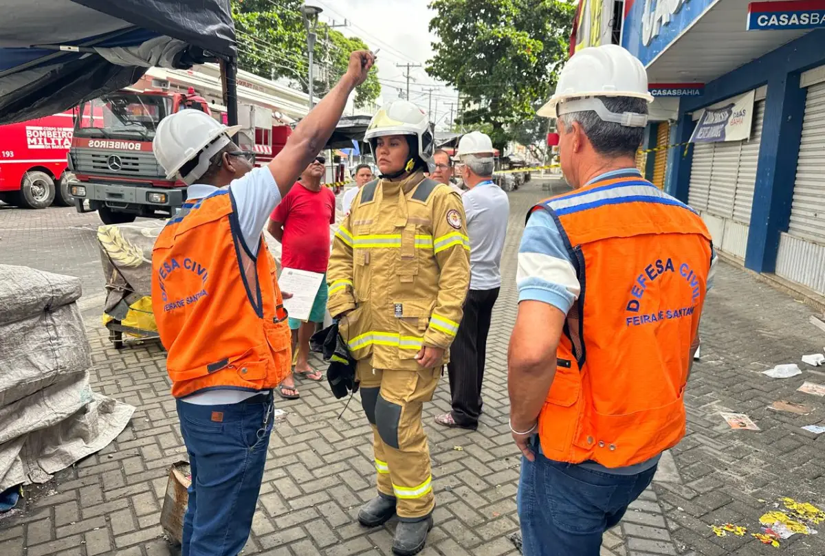 Defesa Civil interdita loja atingida por incêndio no centro de Feira de Santana