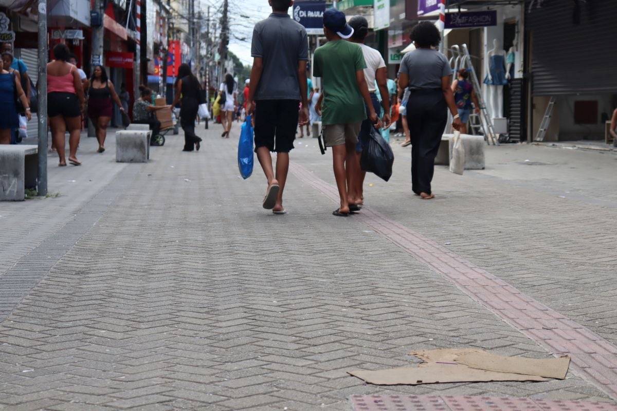 piso chão movimento população compras do comércio rua centro de Feira de Santana