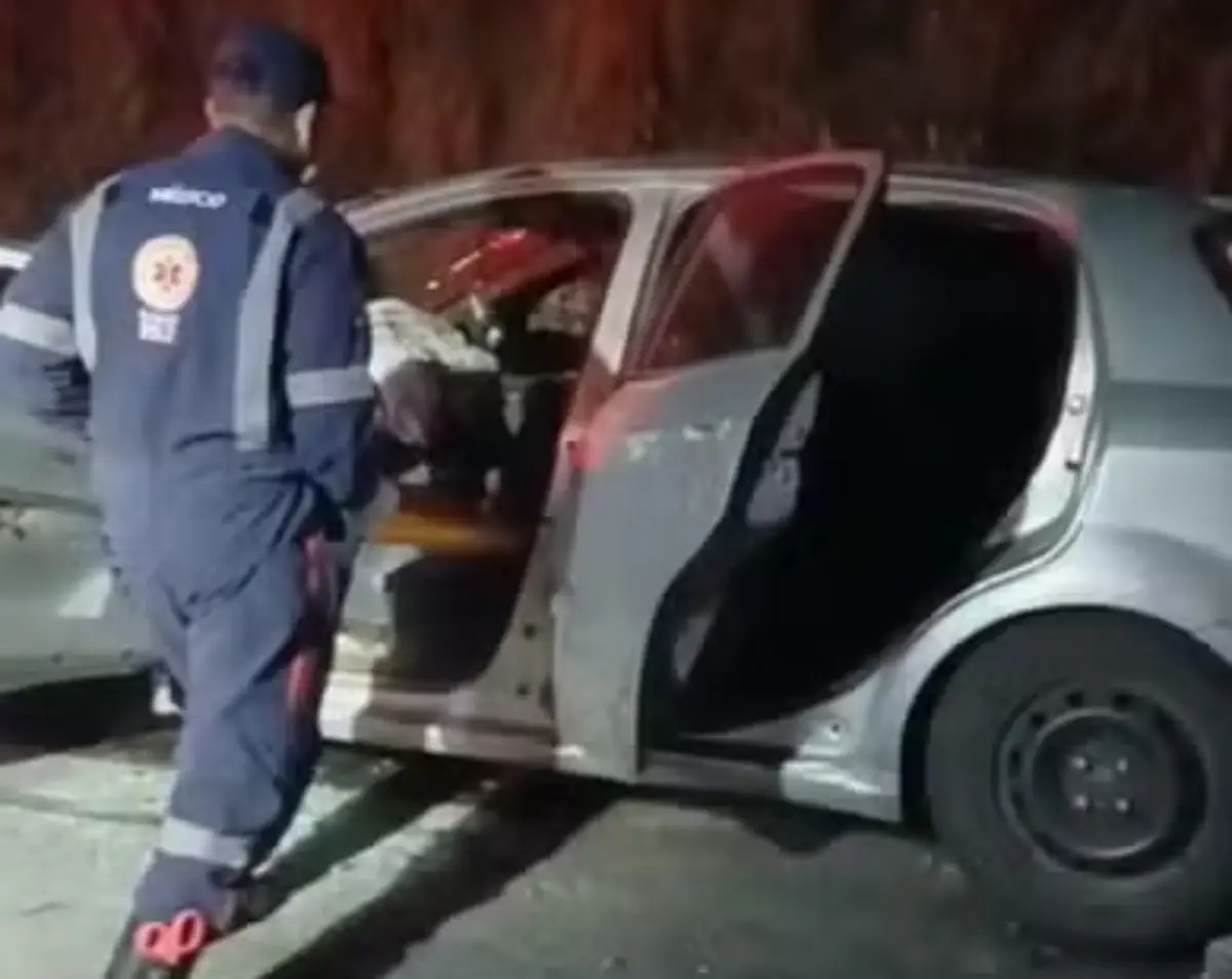 Colisão entre três veículos na BA-046 termina com uma pessoa morta e duas feridas