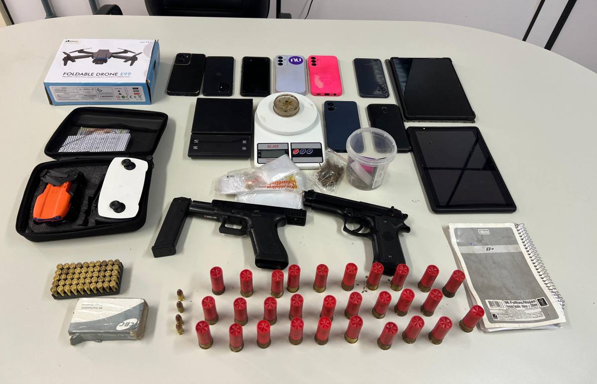 Suspeito de homicídio é preso com arma, munições e drone em Feira de Santana