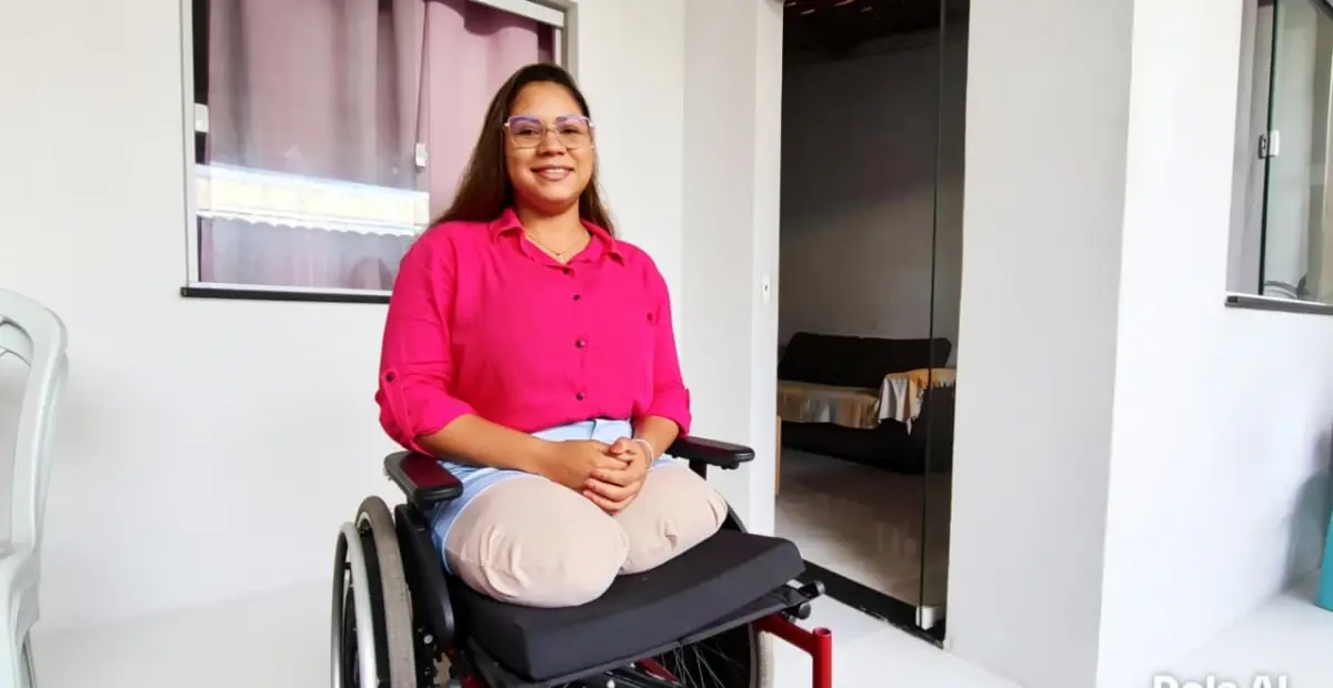 Jovem que teve as duas pernas amputadas após acidente faz vaquinha para comprar próteses
