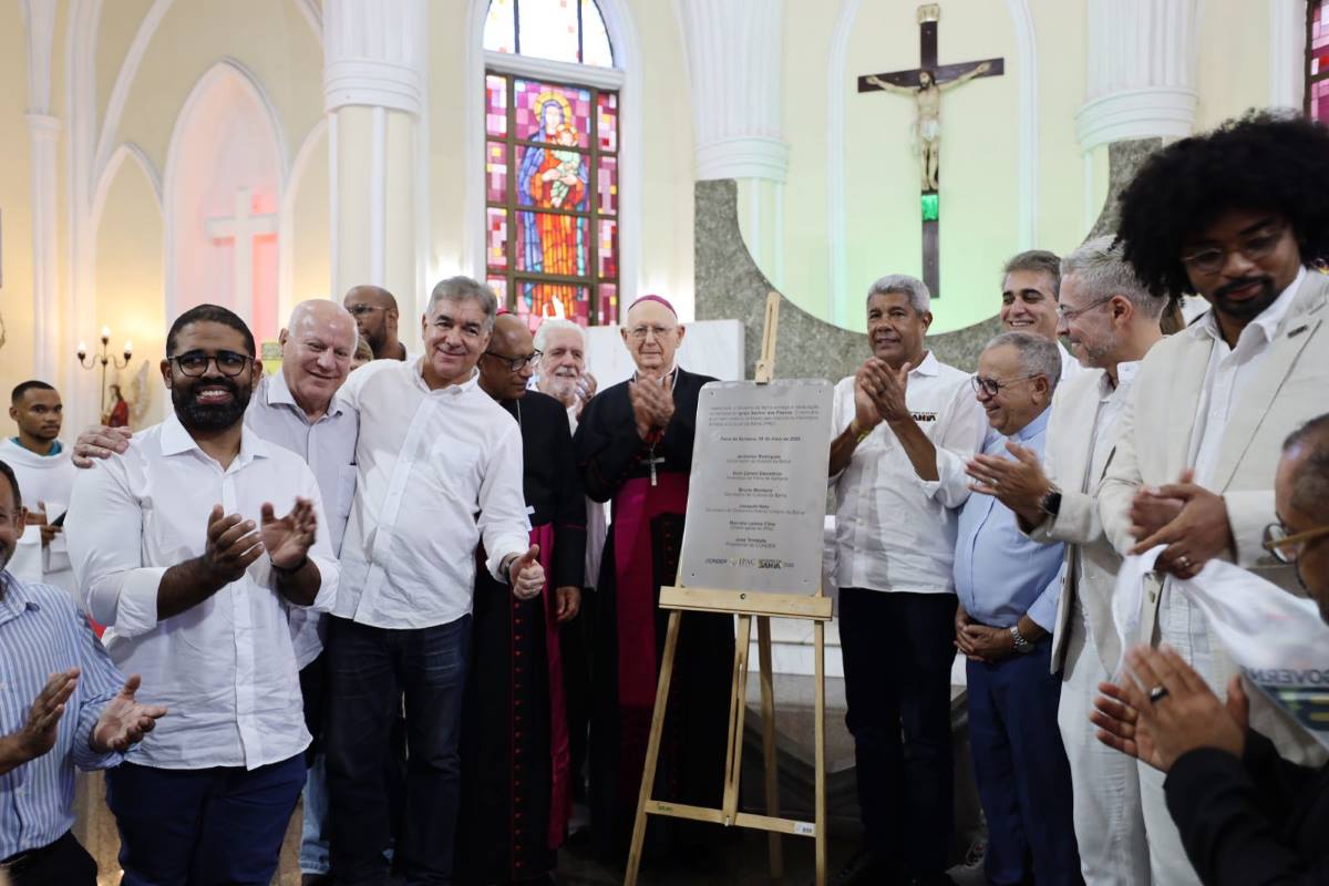 Governador entrega restauração de fachada do Santuário Senhor dos Passos em Feira de Santana