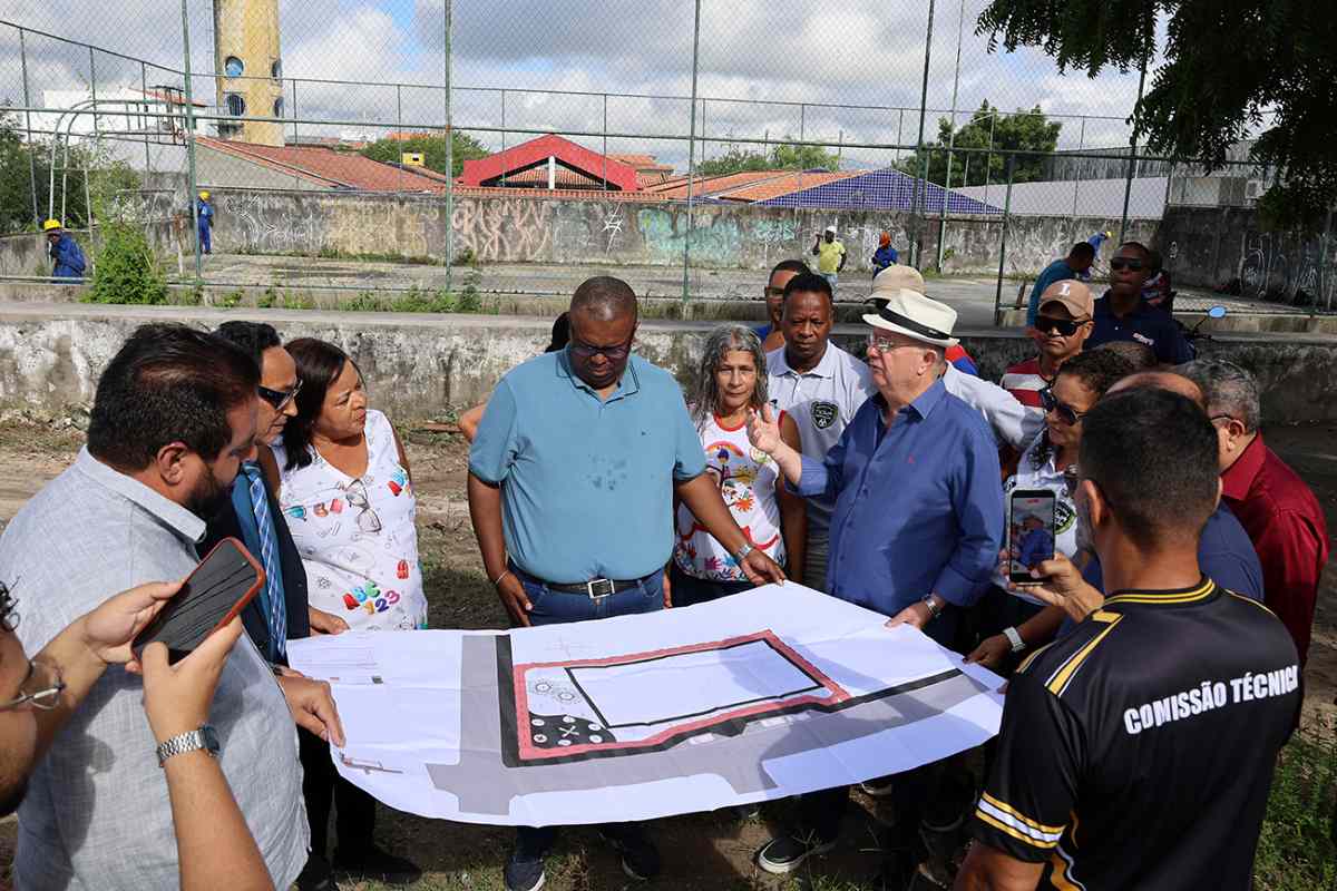 Inicio da cosntrucao de Campo e Praca no Jardim Acacia