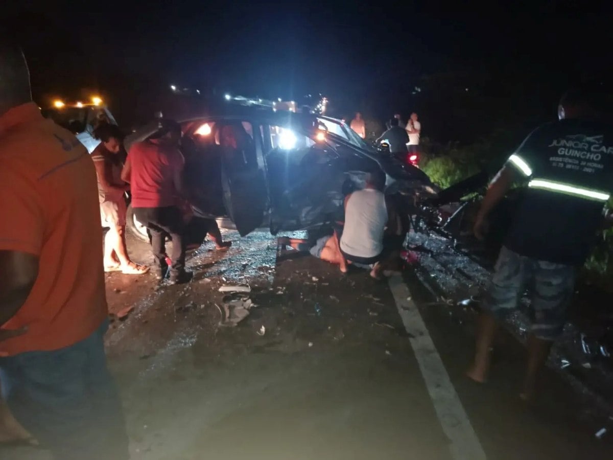 Mecânico morre em acidente entre três veículos na BR-101