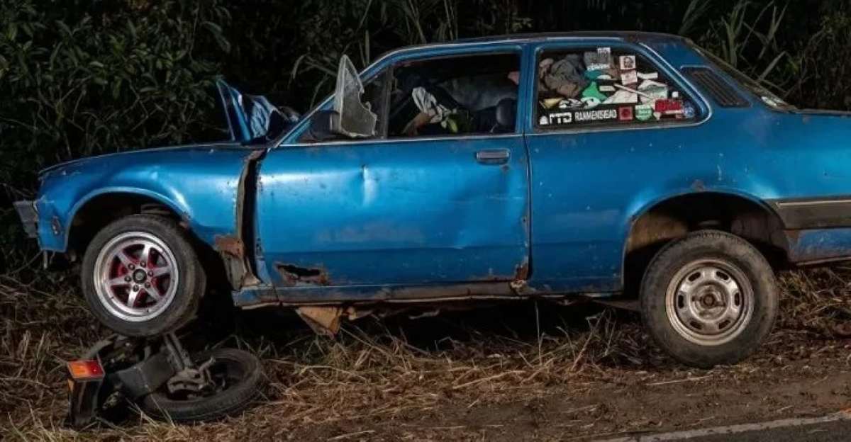 Motociclista morre após ter braços decepados em colisão com carro