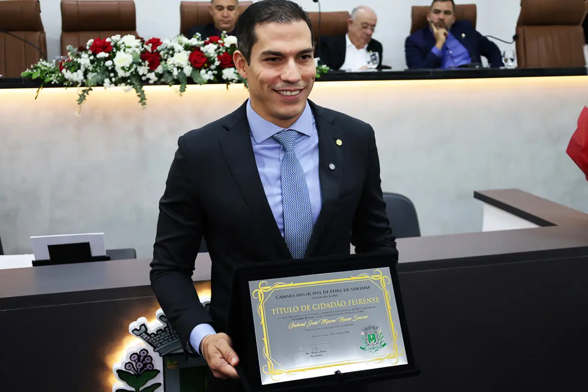 Gabriel Nunes recebe título de Cidadão Feirense na Câmara Municipal