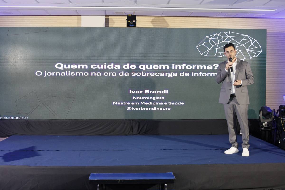 Quem cuida de quem informa