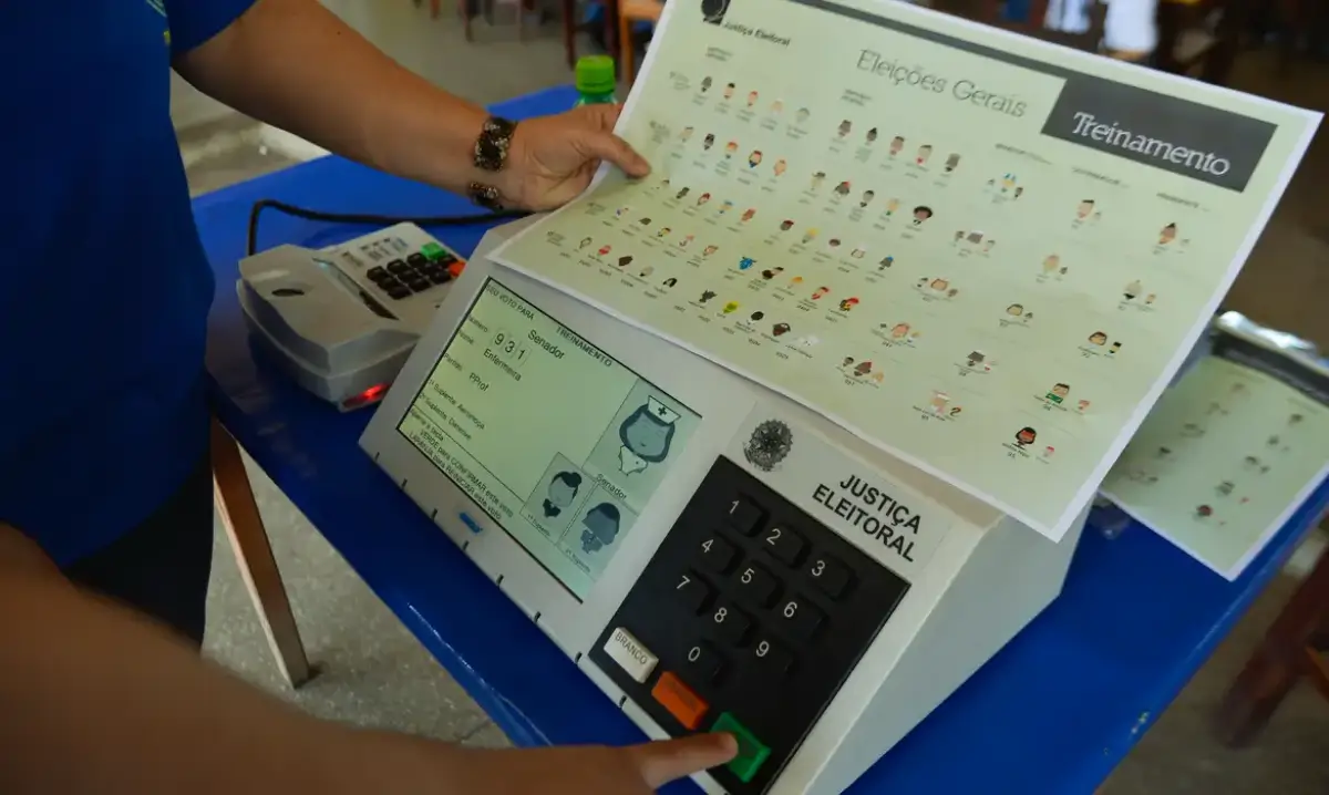 Termina nesta quarta (6) prazo para tirar ou regularizar título de eleitor