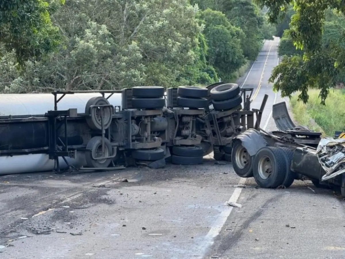 Acidente com carreta carregada de gás mata ciclista na BR-330