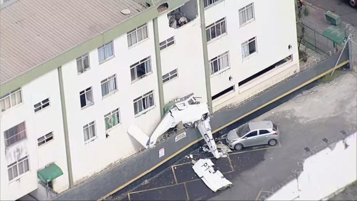 Queda de avião em Belo Horizonte deixa dois mortos após colisão com prédio